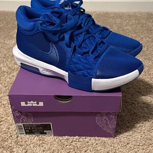 Men’s LeBron Witness VIII Basketball shoes New In Box size 11.5